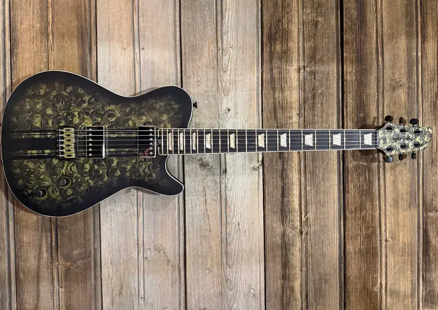 Laika K696 travel guitar by Laika Guitars
