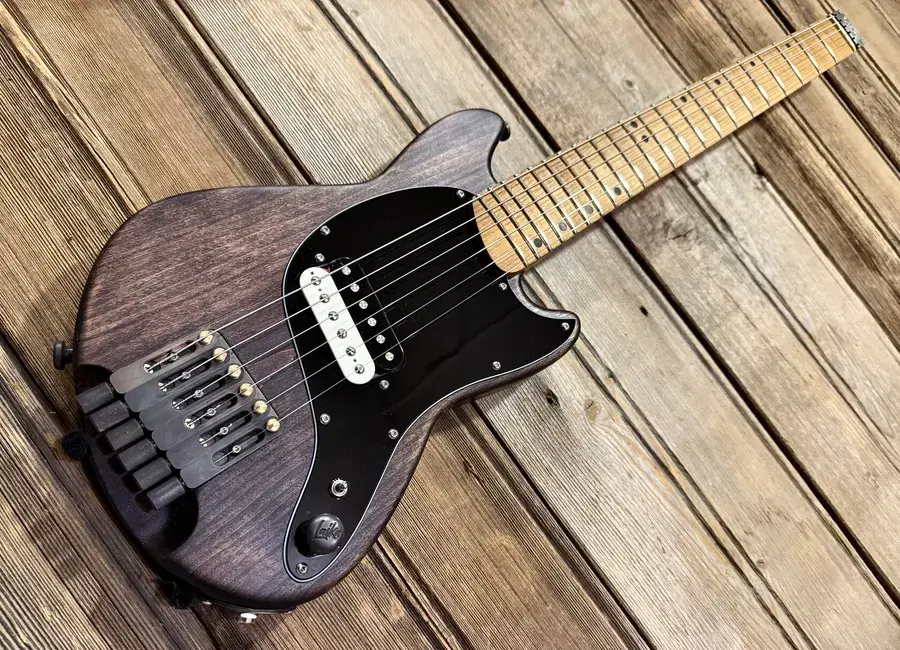 Laika Mustang S travel guitar by Laika Guitars