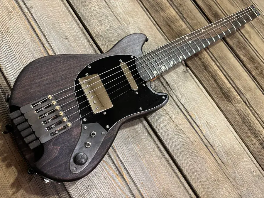 Laika Mustang travel guitar by Laika Guitars
