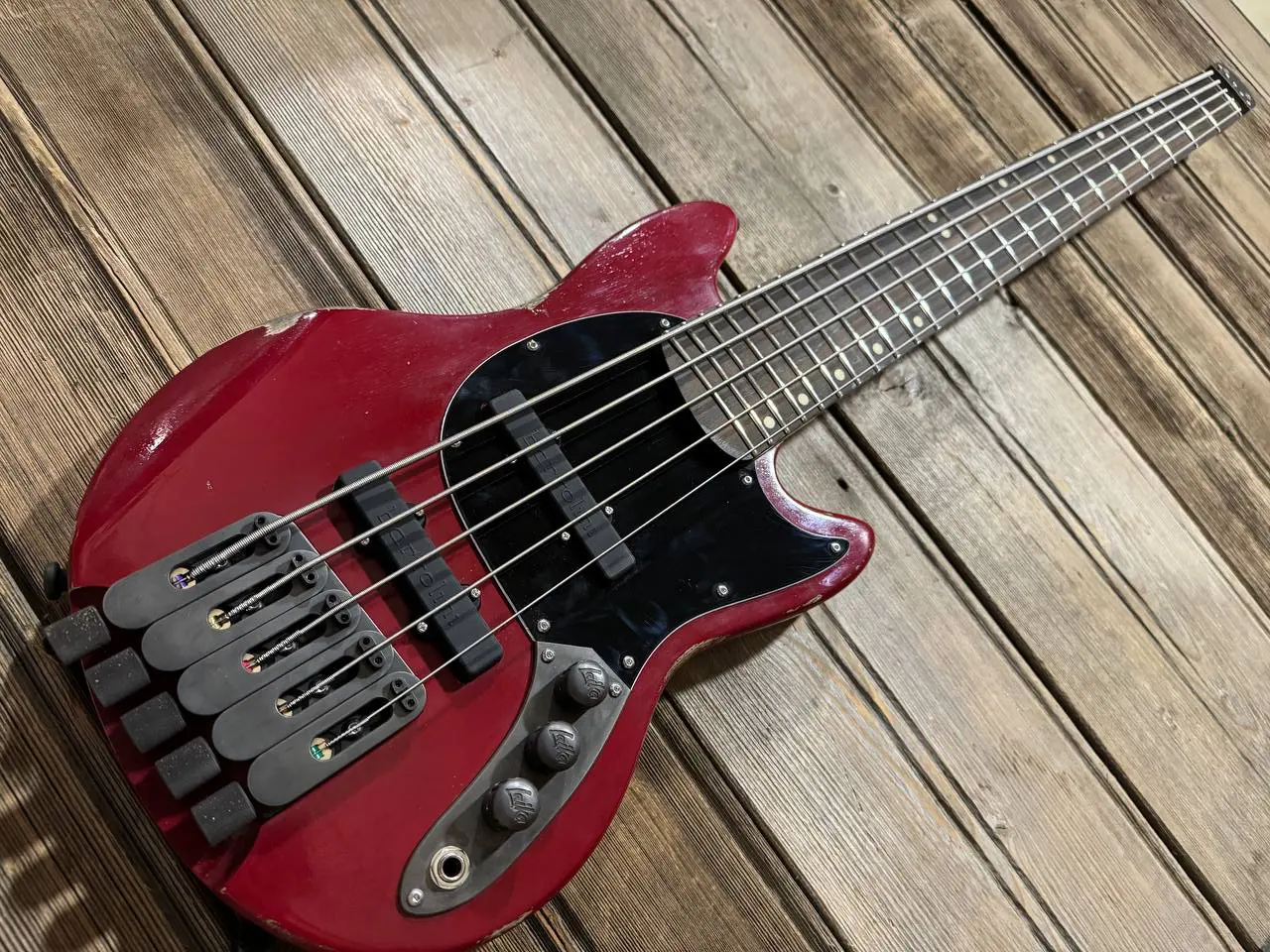 Laika Bass 5, Cherry Red Relic