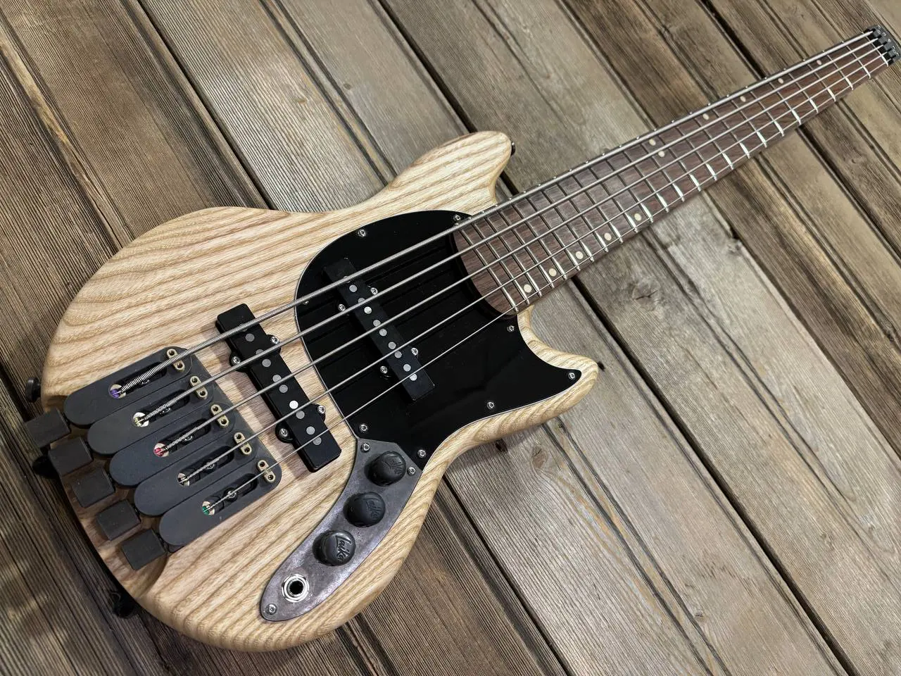 Laika Bass 5, Light oil