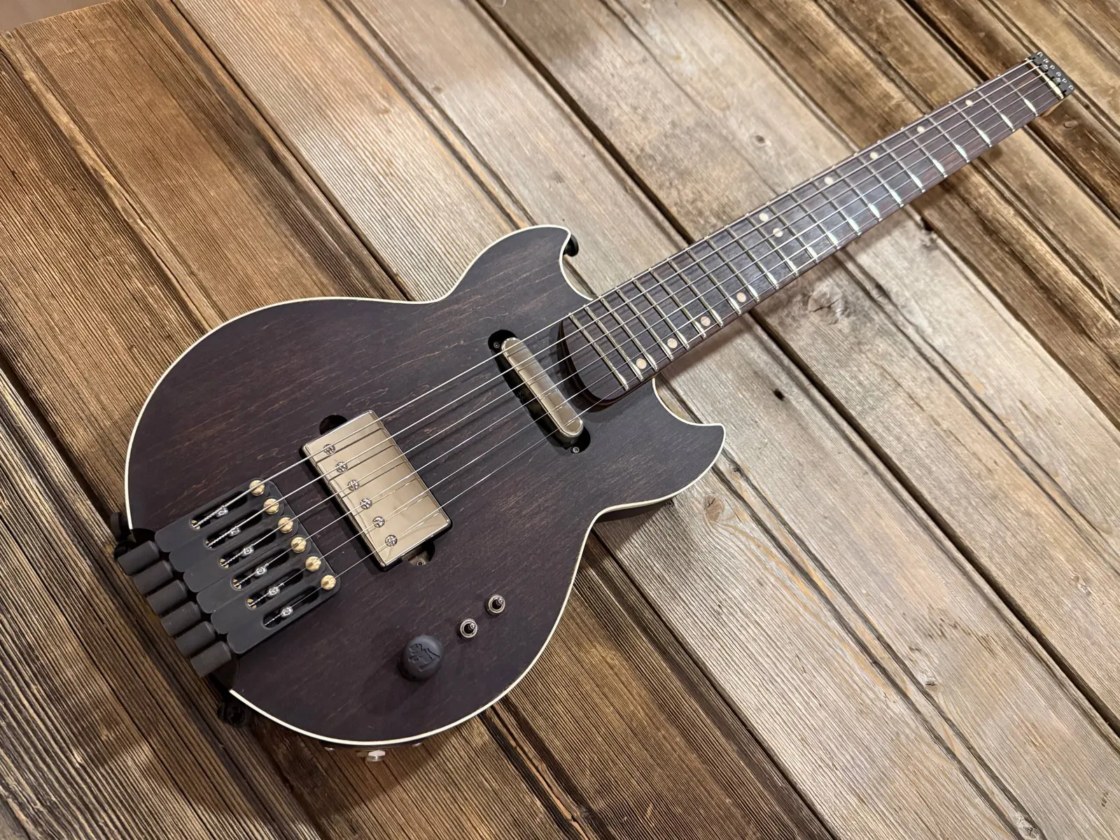 Laika Double Cut, Dark finish