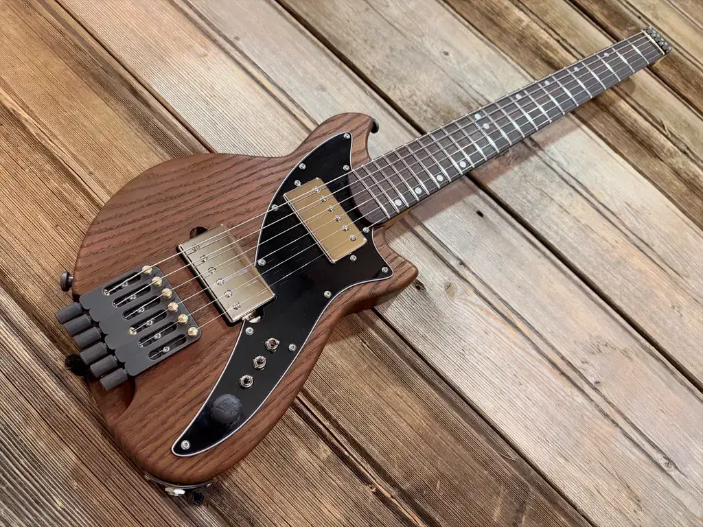 Laika Meteora travel guitar, main view