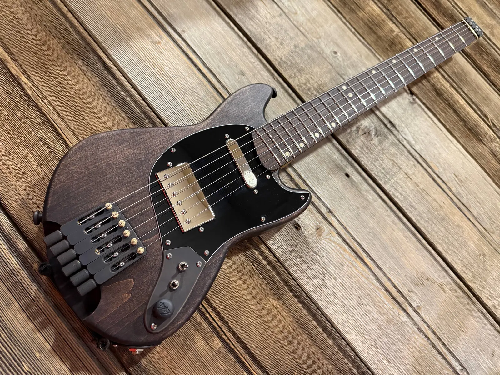 Laika Mustang, Dark finish
