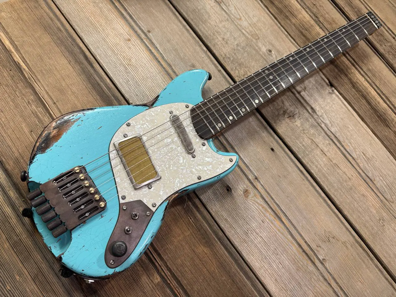 Laika Mustang, Surf green over sunburst (relic)