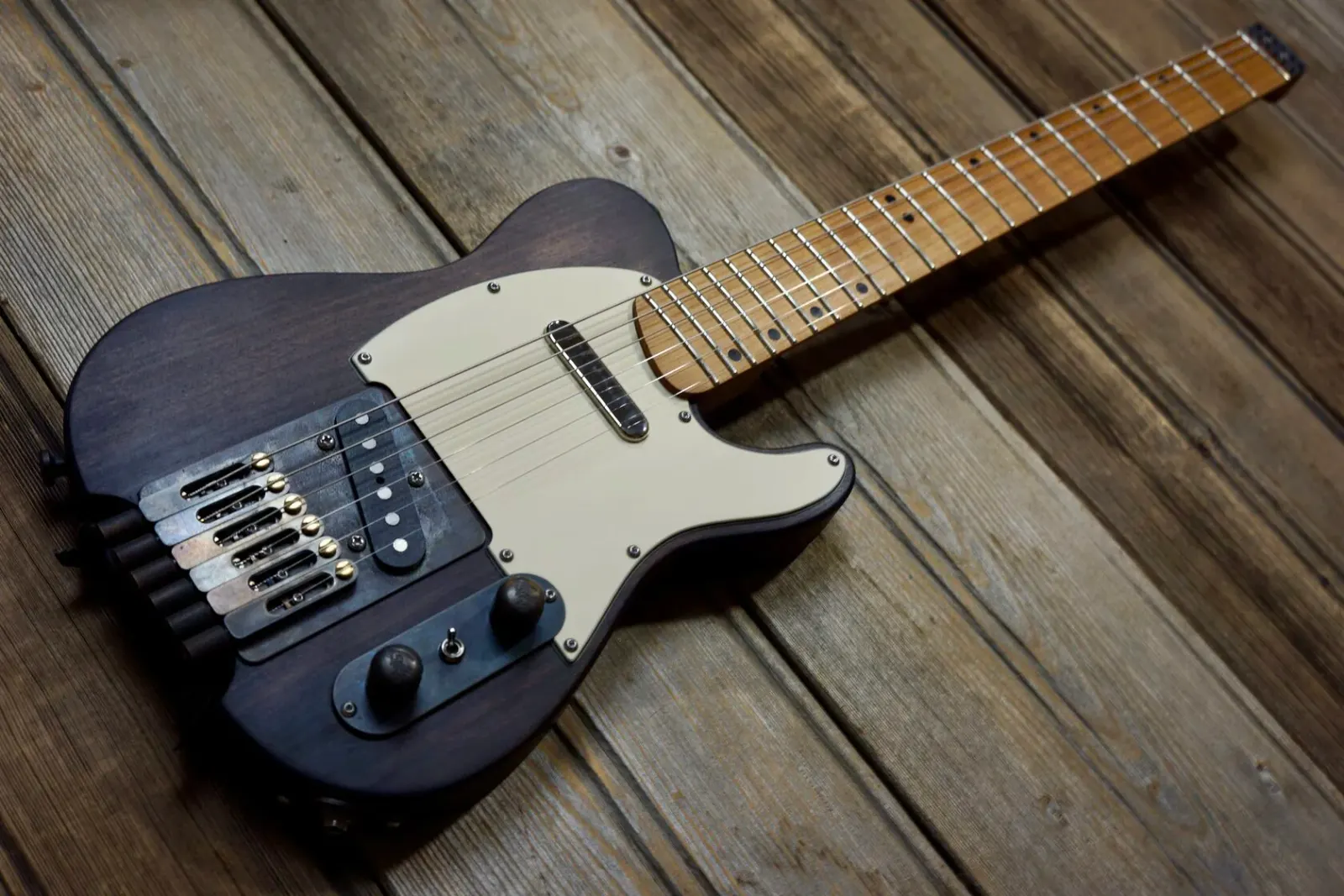 Laika Tele, Dark oil finish