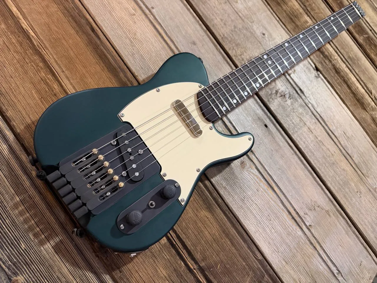 Laika Tele, British Racing Green