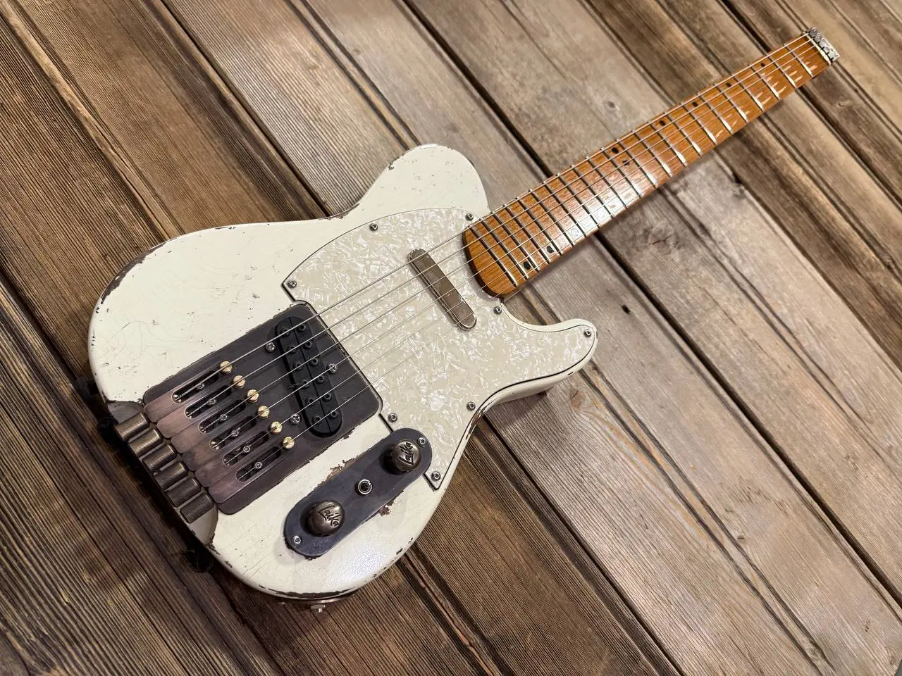 Laika Tele, Relic White, front view