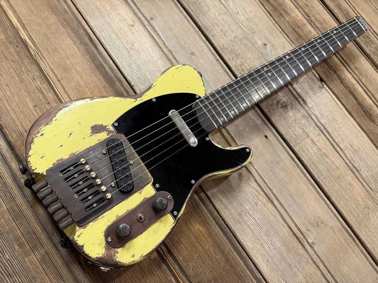 Laika Tele, Yellow Relic, front view